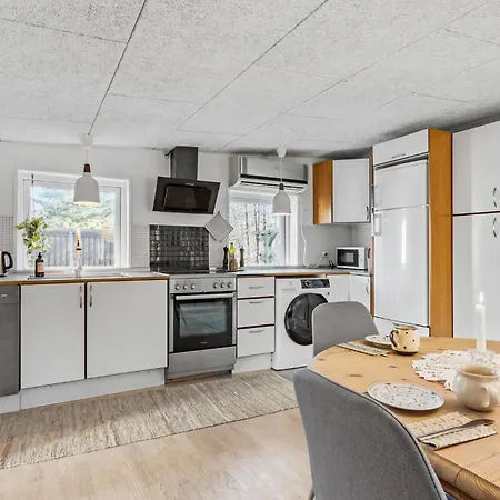 3 Bedroom Pet Friendly In *